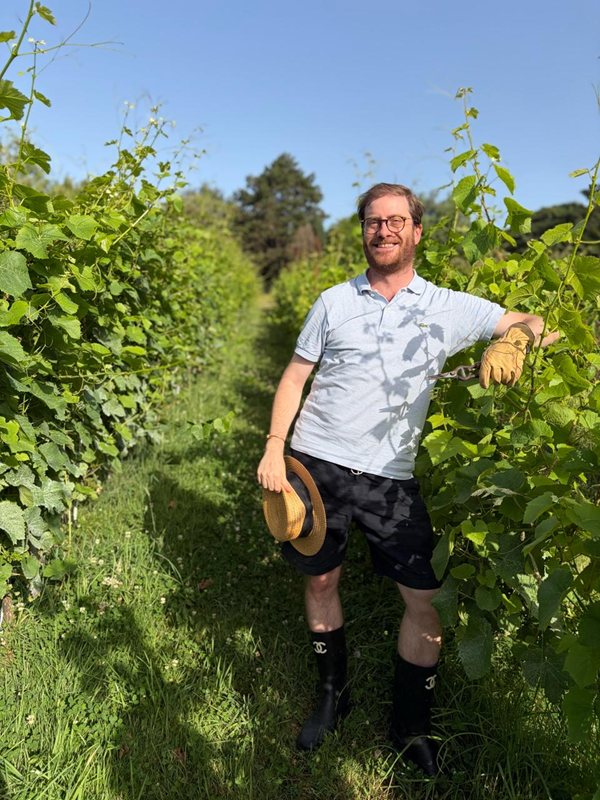 Charles de La Portbarré dans les vignes